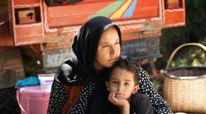 Hukum angkat anak dalam Islam