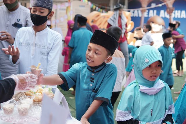 adab memberi hadiah