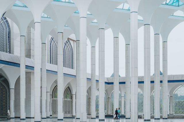 Adab mengajak anak kecil ke masjid