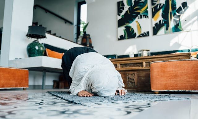 cara menjaga silaturahmi ibu bapak setelah menikah