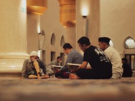 Hukum menggabungkan dua niat ibadah