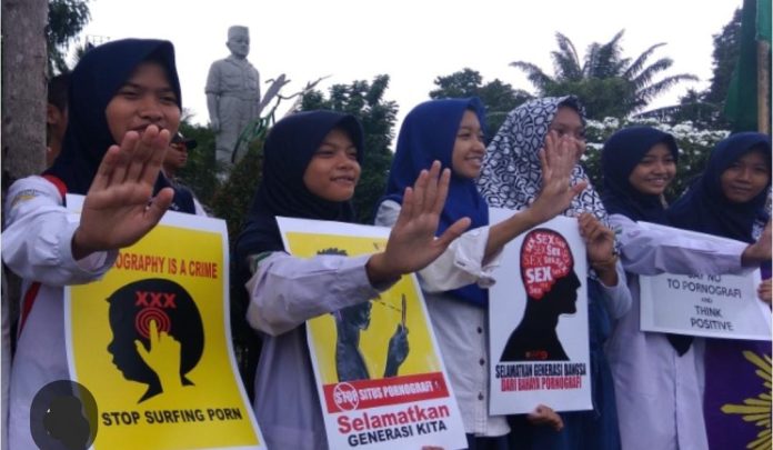 1. Mengapa remaja kini mudah terseret pemikiran sekular mudah terseret pemikiran sekular