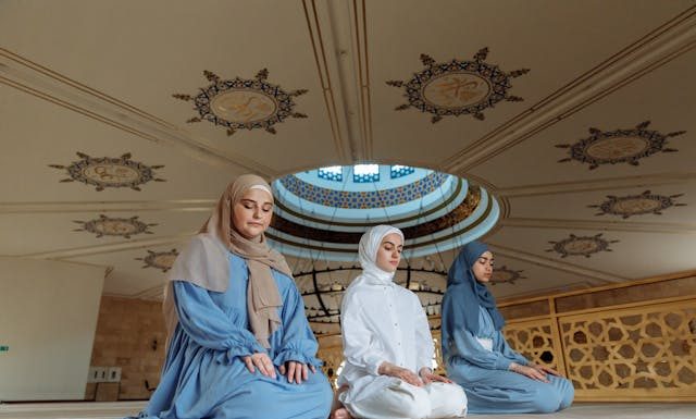 Punya Teman tapi Merasa Sendiri? Islam Punya 4 Cara Mengatasinya punya teman tapi merasa sendiri