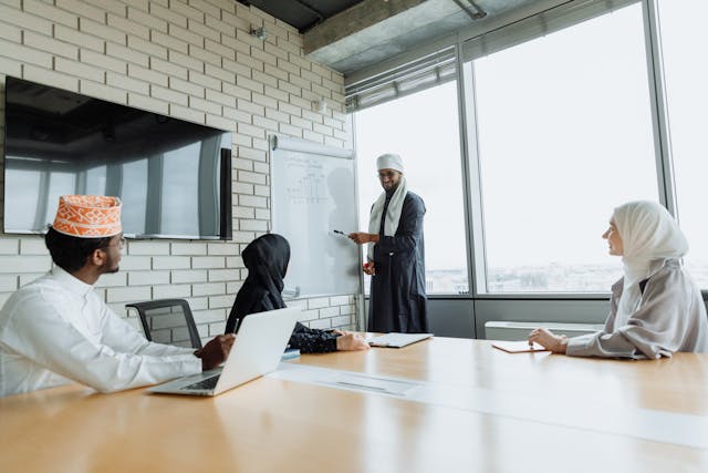 Dalam islam mengajarkan kita untuk tolong menolong kepada