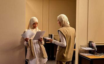 Dalam Islam Mengajarkan Kita untuk Tolong Menolong Dalam islam mengajarkan kita untuk tolong menolong kepada