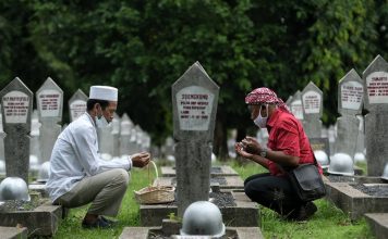 10 manfaat ziarah kubur