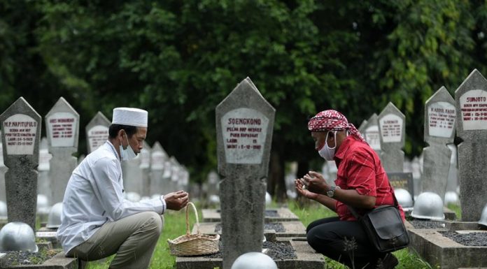 Begitu Banyak, Ketahui 10 Manfaat Ziarah Kubur 10 manfaat ziarah kubur