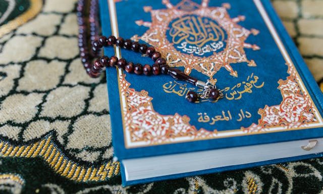 Berdzikir dapat menjauhkan diri kita dari godaan setan