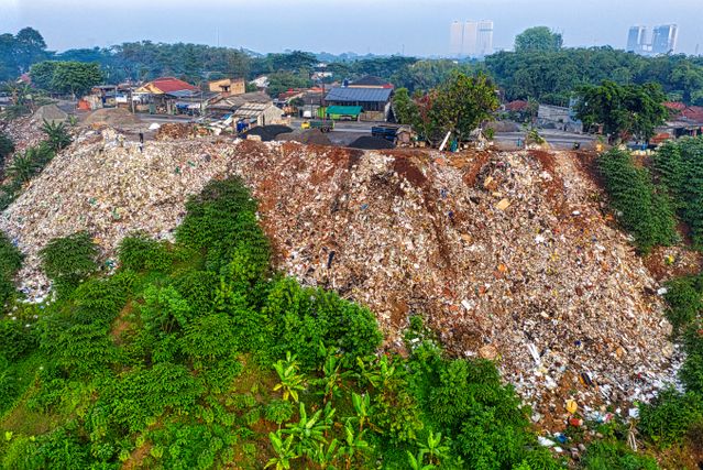 10.-Hukum-Meninggalkan-Sampah-di-Tempat-Wisata-1 meninggalkan sampah di tempat wisata