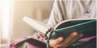 menjaga akhlak di zaman modern