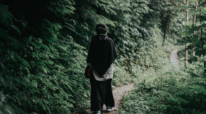 Menjaga Kehormatan Diri dalam Islam dan Contohnya kehormatan diri