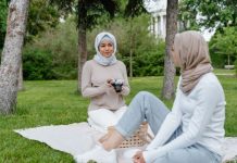 Bahaya Banyak Bicara Menurut Islam, Pentingya Menjaga Lidah bahaya banyak bicara menurut Islam