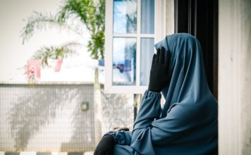 batas aurat wanita di depan sesama wanita