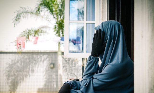 batas aurat wanita di depan sesama wanita