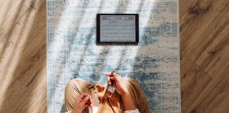 9 kesalahan wanita saat shalat