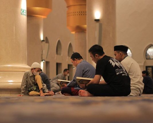 Adab menolak permintaan teman