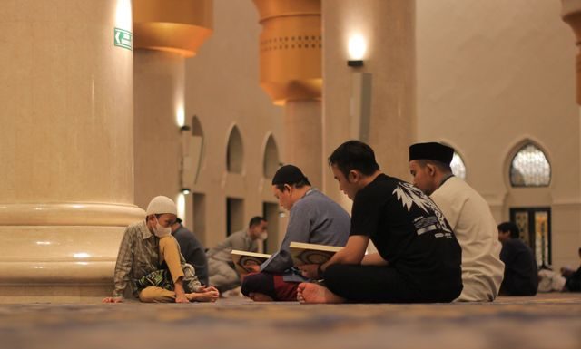 Adab Menolak Permintaan Teman yang Melanggar Batas Pribadi Adab menolak permintaan teman