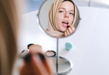 Hukum Menggunakan Make Up Saat Wudhu, Apakah Tetap Sah? Hukum menggunakan make up saat wudhu