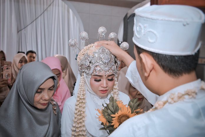 13.-3-2 setelah ijab kabul memegang kepala istri