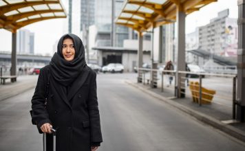 Bolehkah Wanita Umroh Sendirian? Ini Penjelasan Lengkapnya bolehkah wanita umroh sendirian