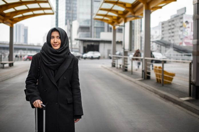 bolehkah wanita umroh sendirian