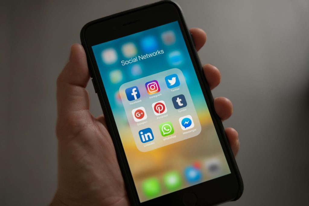 efek media sosial terhadap konsentrasi pelajar