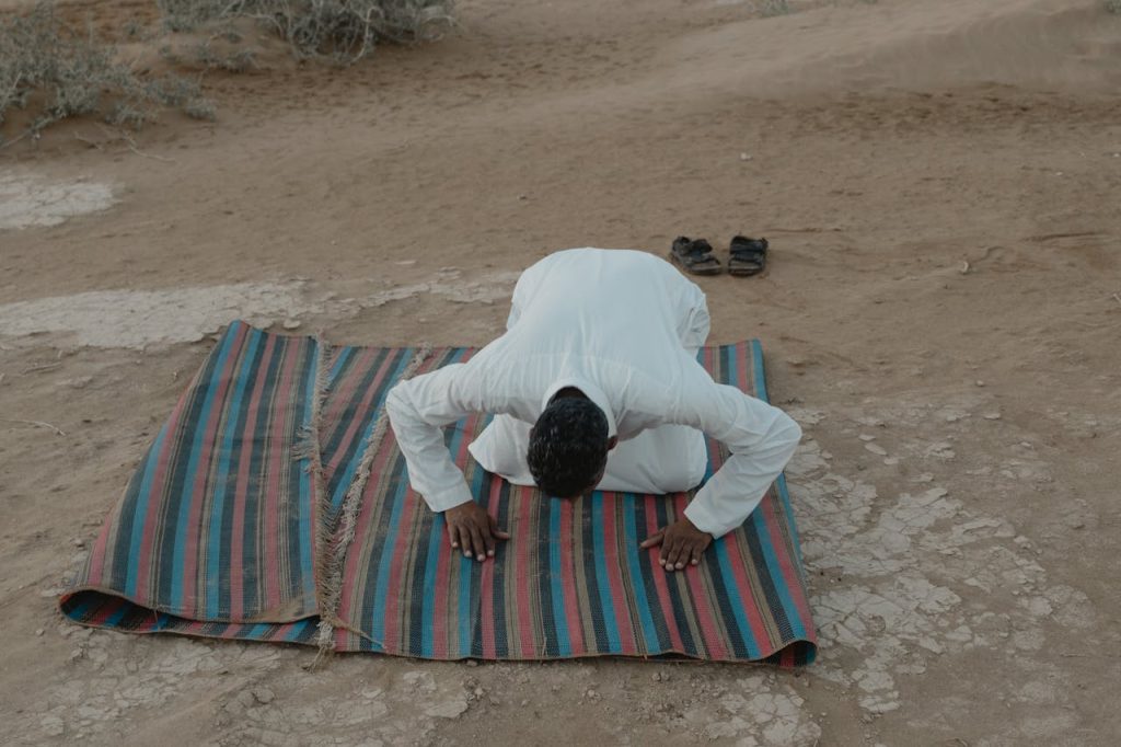 Hukum menunda shalat