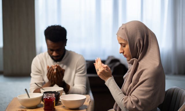 Pahami tentang Taubat Taat Istiqomah dan Ikhlas Taubat taat istiqomah dan ikhlas