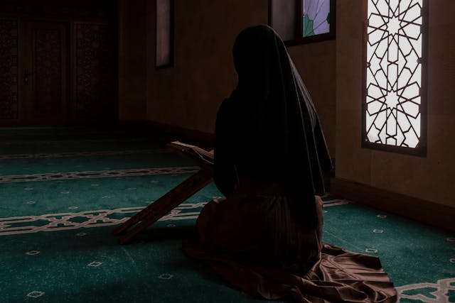 Taubat taat istiqomah dan ikhlas