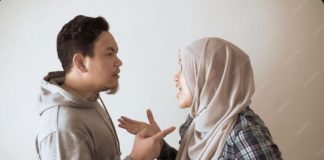 Wanita menyakiti hati lelaki