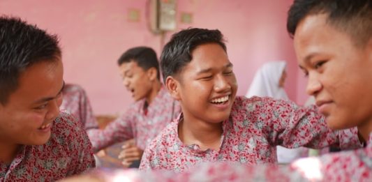 Cara menghadapi teman yang selalu meremehkan