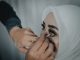 hukum memakai softlens saat shalat