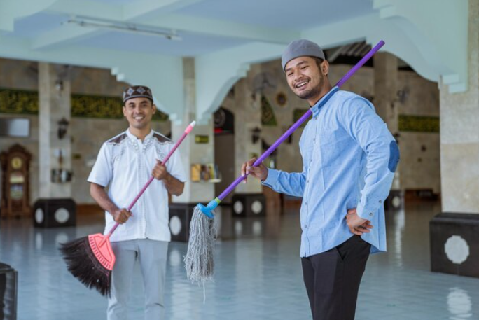 Membersihkan masjid sebagai tempat ibadah
