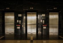 Adab Masuk dan Keluar Lift Agar Tetap Santun dan Menghormati Sesama Adab masuk dan keluar lift