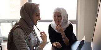 Arti Wassalamualaikum Warahmatullahi Wabarakatuh dan Perbedaannya Arti wassalamualaikum warahmatullahi wabarakatuh