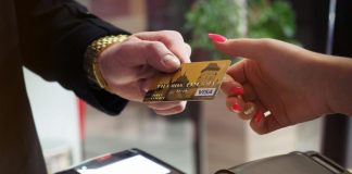 adab menggunakan uang