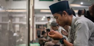 Menjaga diri dari bau busuk