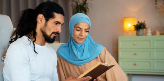 Wanita yang sabar menghadapi suami