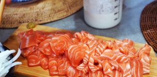 hukum makan sushi mentah