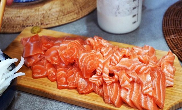 hukum makan sushi mentah