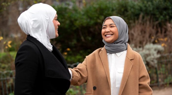 5 Manfaat Tolong Menolong dan Konsepnya dalam Islam 5 manfaat tolong menolong