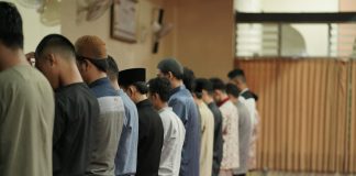 orang yang salat tapi celaka