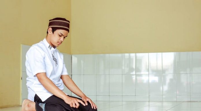 bahaya kemunafikan dalam ibadah