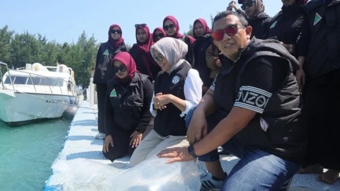 IPPNU menebarkan ikan hias
