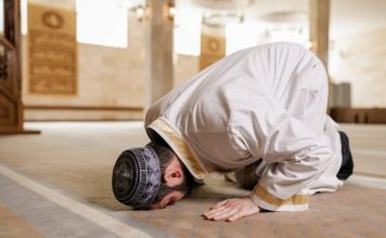 najis dipakai saat shalat