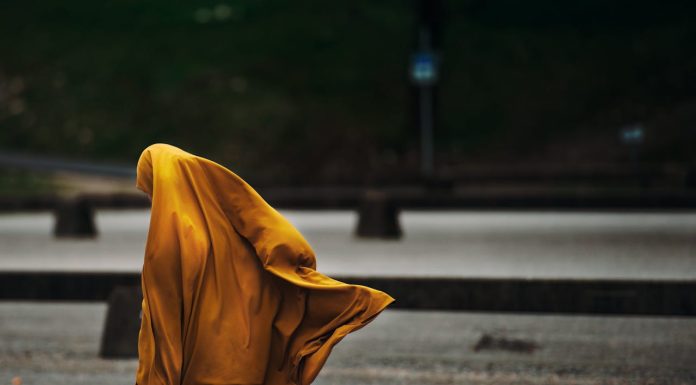 Apa Hukum Memakai Celana Bagi Muslimah Menurut Islam? Hukum memakai celana bagi muslimah