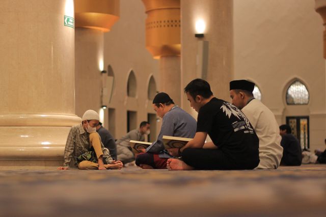 Adab menggunakan pengeras suara