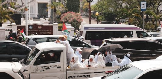 hukum shalat di kendaraan saat safar