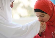 kisah alqomah dan orang tua