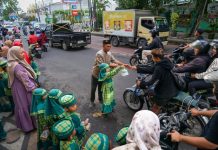 Wakaf Uang Apakah Sama dengan Sedekah? Ini Perbedaan yang Wajib Dipahami Wakaf uang apakah sama dengan sedekah